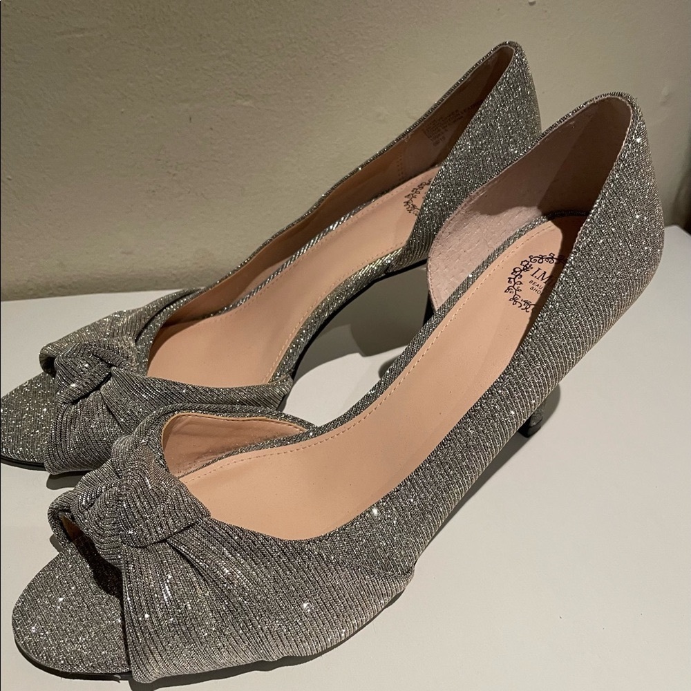 New with Tag L. Miller Silver Pump from JC.Penny